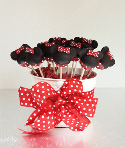 MINNIE RED AND BLACK CAKE POPS